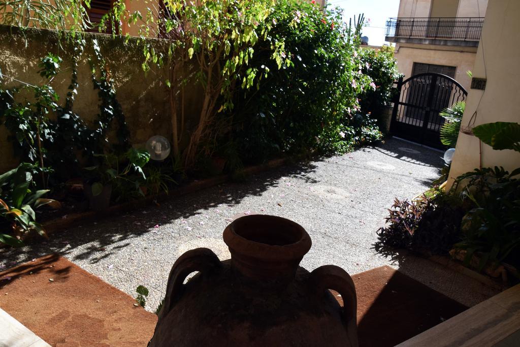 Artroom Garden Apartment Noto